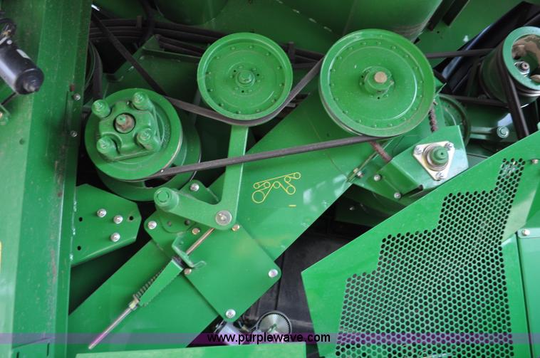 image for item G6484 2012 John Deere S670 combine