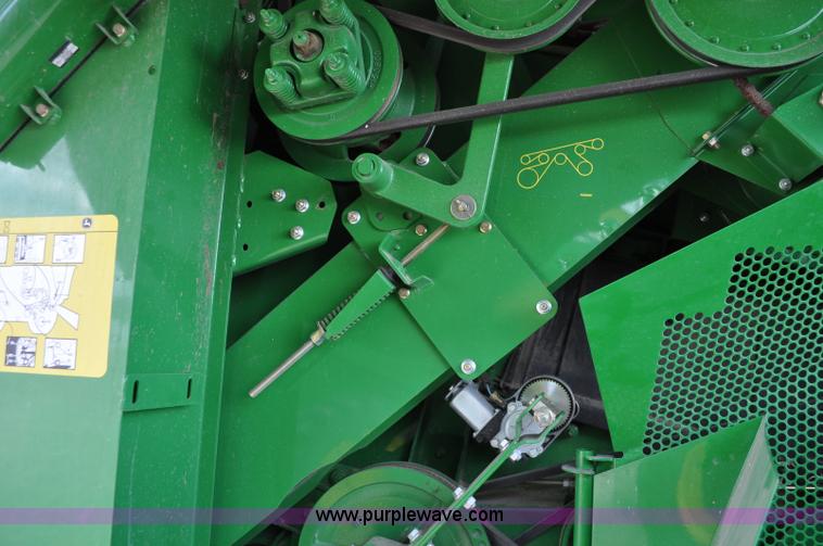 image for item G6484 2012 John Deere S670 combine