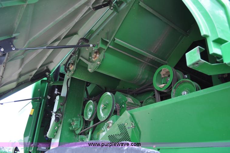 image for item G6484 2012 John Deere S670 combine