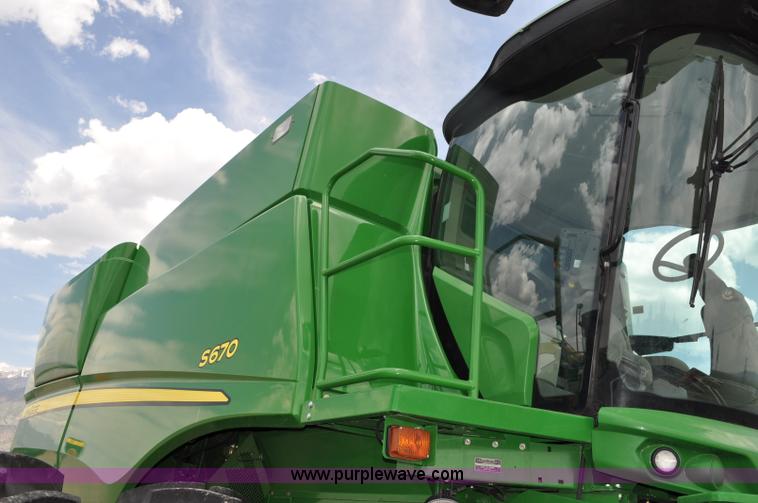 image for item G6484 2012 John Deere S670 combine