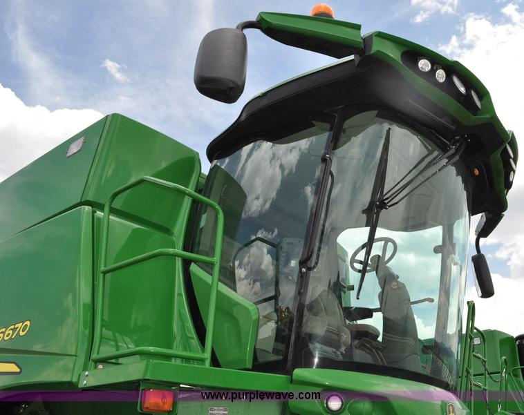 image for item G6484 2012 John Deere S670 combine