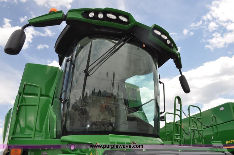image for item G6484 2012 John Deere S670 combine