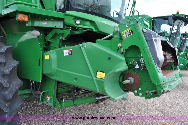 image for item G6484 2012 John Deere S670 combine