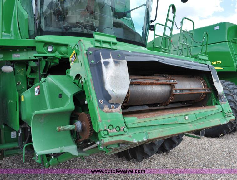image for item G6484 2012 John Deere S670 combine