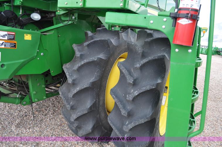 image for item G6484 2012 John Deere S670 combine