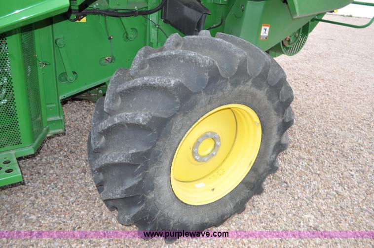 image for item G6484 2012 John Deere S670 combine