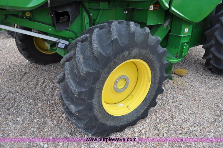 image for item G6484 2012 John Deere S670 combine