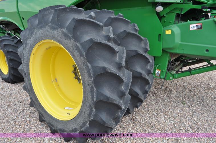 image for item G6484 2012 John Deere S670 combine