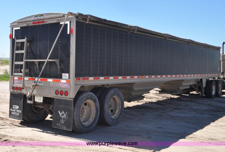 image for item G6486 2005 Wilson DWH550 Pace Setter double hopper grain trailer