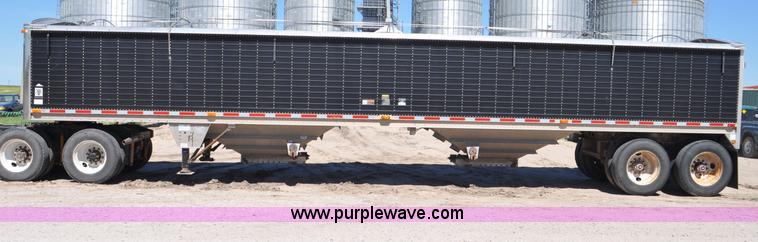 image for item G6486 2005 Wilson DWH550 Pace Setter double hopper grain trailer