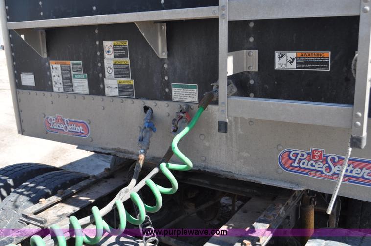 image for item G6486 2005 Wilson DWH550 Pace Setter double hopper grain trailer