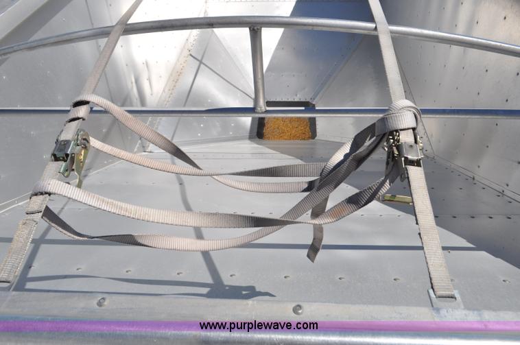 image for item G6486 2005 Wilson DWH550 Pace Setter double hopper grain trailer