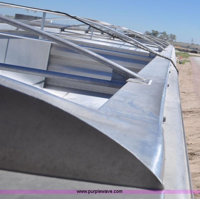 image for item G6486 2005 Wilson DWH550 Pace Setter double hopper grain trailer