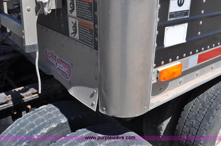 image for item G6486 2005 Wilson DWH550 Pace Setter double hopper grain trailer