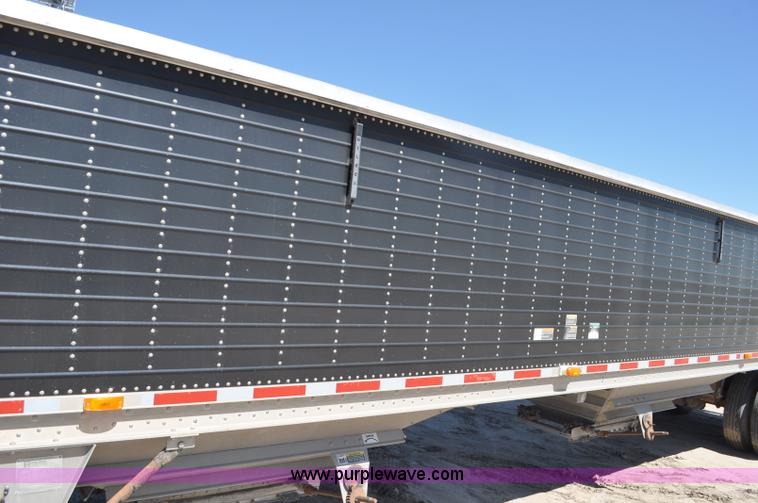 image for item G6486 2005 Wilson DWH550 Pace Setter double hopper grain trailer