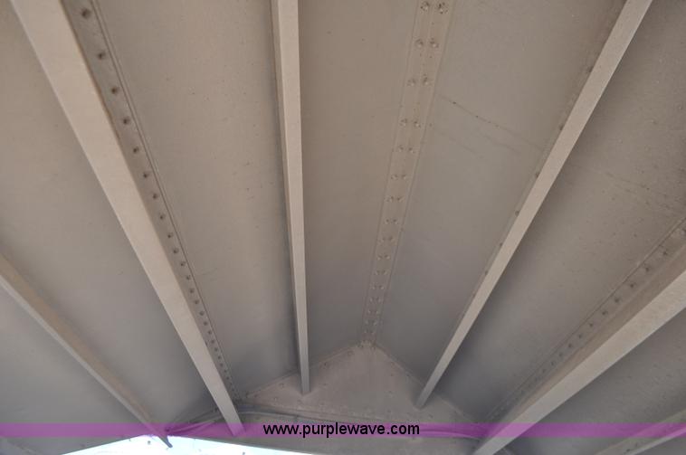 image for item G6486 2005 Wilson DWH550 Pace Setter double hopper grain trailer