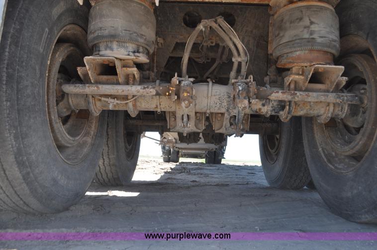 image for item G6486 2005 Wilson DWH550 Pace Setter double hopper grain trailer