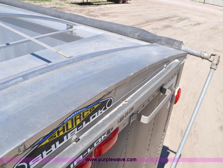 image for item G6486 2005 Wilson DWH550 Pace Setter double hopper grain trailer