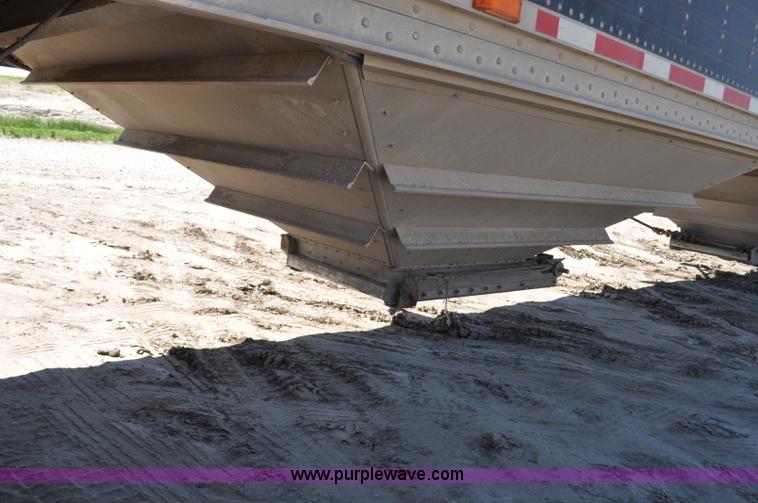 image for item G6486 2005 Wilson DWH550 Pace Setter double hopper grain trailer