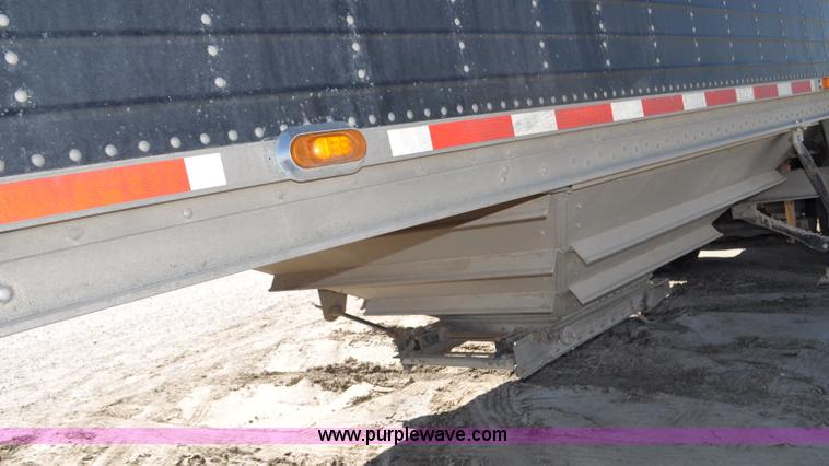 image for item G6486 2005 Wilson DWH550 Pace Setter double hopper grain trailer