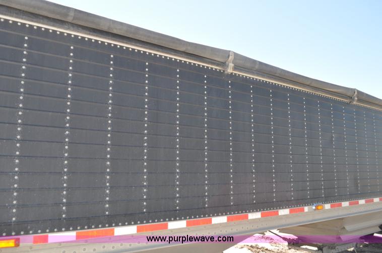 image for item G6486 2005 Wilson DWH550 Pace Setter double hopper grain trailer