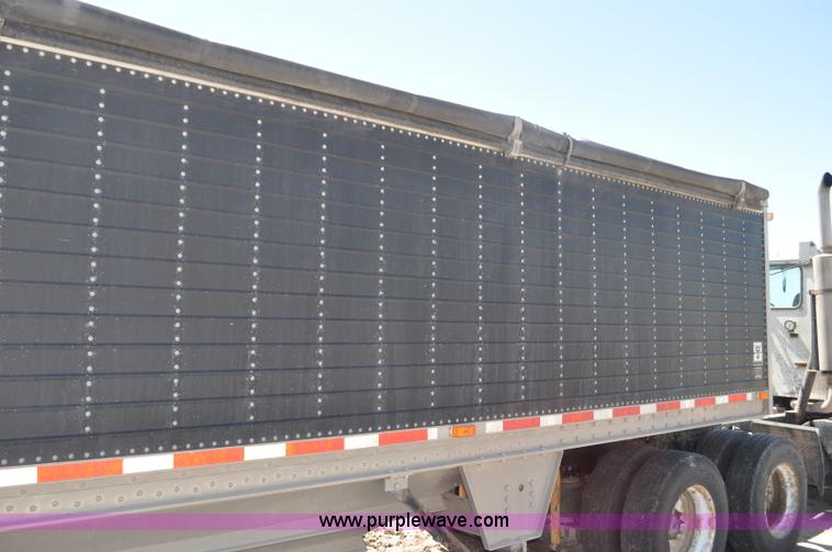 image for item G6486 2005 Wilson DWH550 Pace Setter double hopper grain trailer