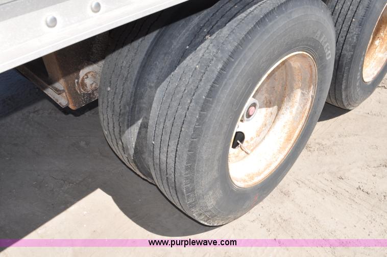 image for item G6486 2005 Wilson DWH550 Pace Setter double hopper grain trailer