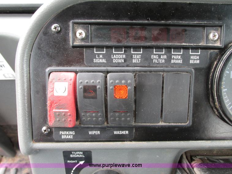 image for item G9115 1999 Case IH SPX3185 Patriot self-propelled sprayer