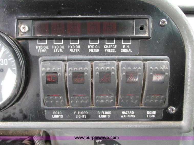 image for item G9115 1999 Case IH SPX3185 Patriot self-propelled sprayer