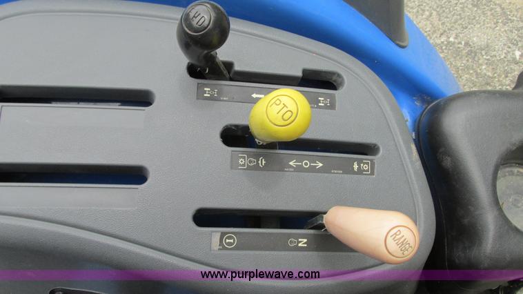 image for item G9128 2009 New Holland Boomer 3040 MFWD tractor