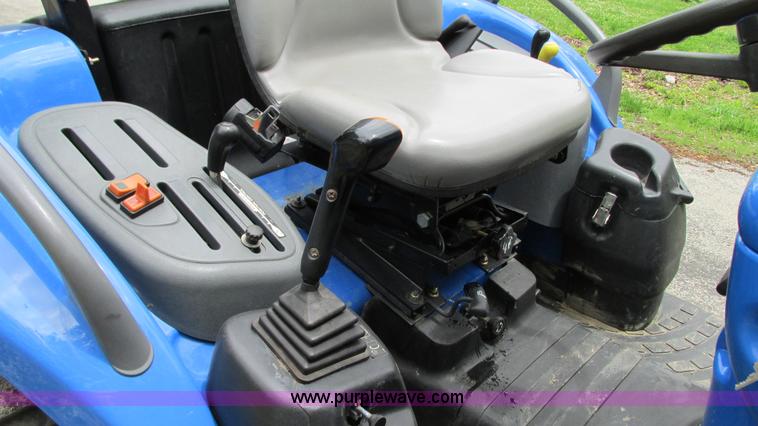 image for item G9128 2009 New Holland Boomer 3040 MFWD tractor