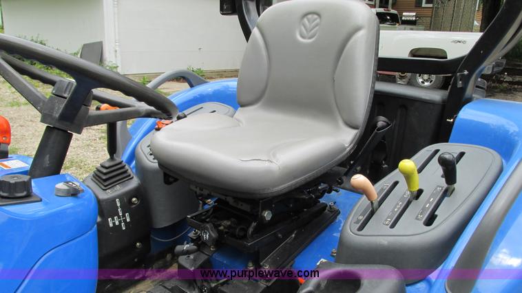 image for item G9128 2009 New Holland Boomer 3040 MFWD tractor