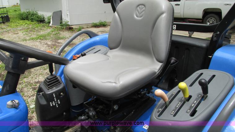 image for item G9128 2009 New Holland Boomer 3040 MFWD tractor