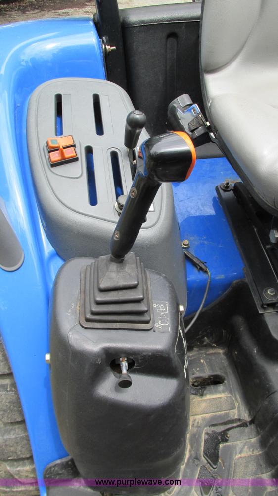 image for item G9128 2009 New Holland Boomer 3040 MFWD tractor