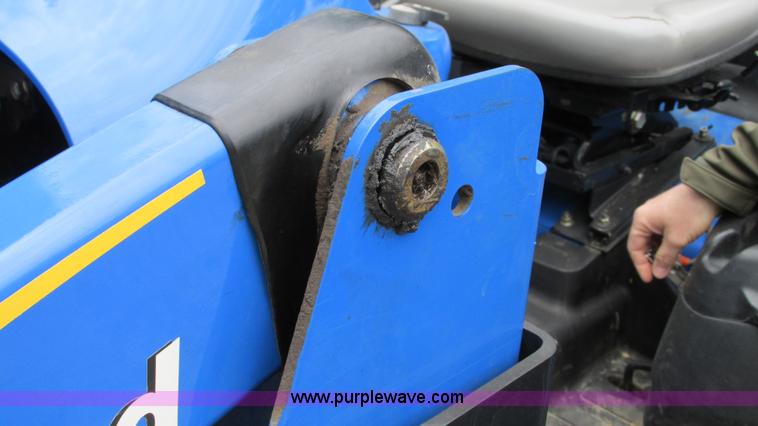 image for item G9128 2009 New Holland Boomer 3040 MFWD tractor