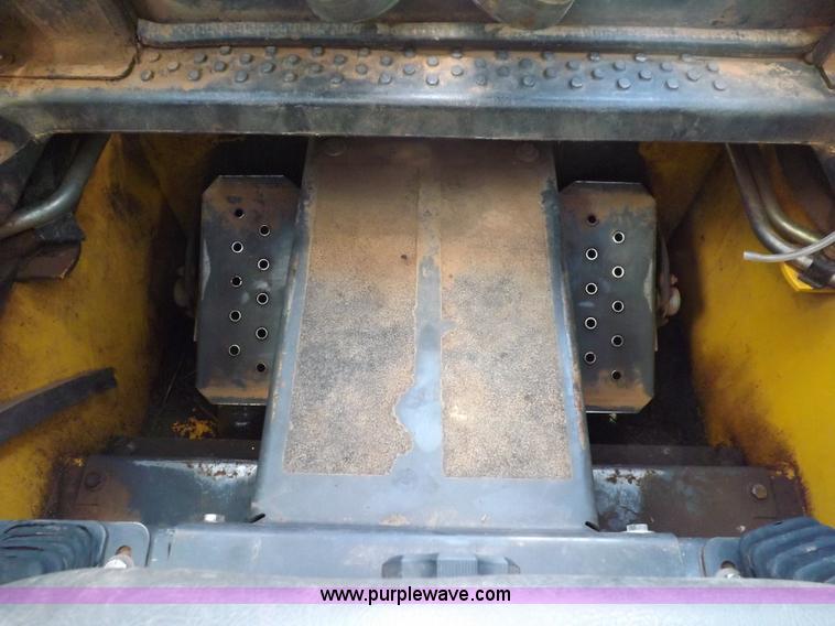 image for item H1856 2006 New Holland C190 track skid steer