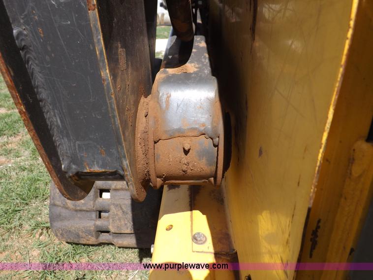 image for item H1856 2006 New Holland C190 track skid steer