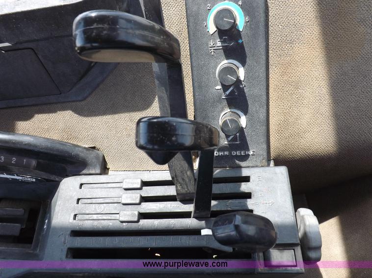 image for item H1897 1989 John Deere 4955 tractor