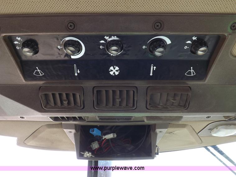 image for item H1897 1989 John Deere 4955 tractor