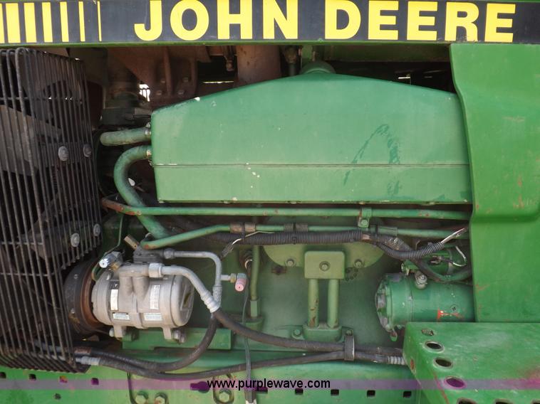 image for item H1897 1989 John Deere 4955 tractor