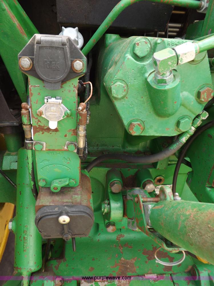 image for item H1897 1989 John Deere 4955 tractor