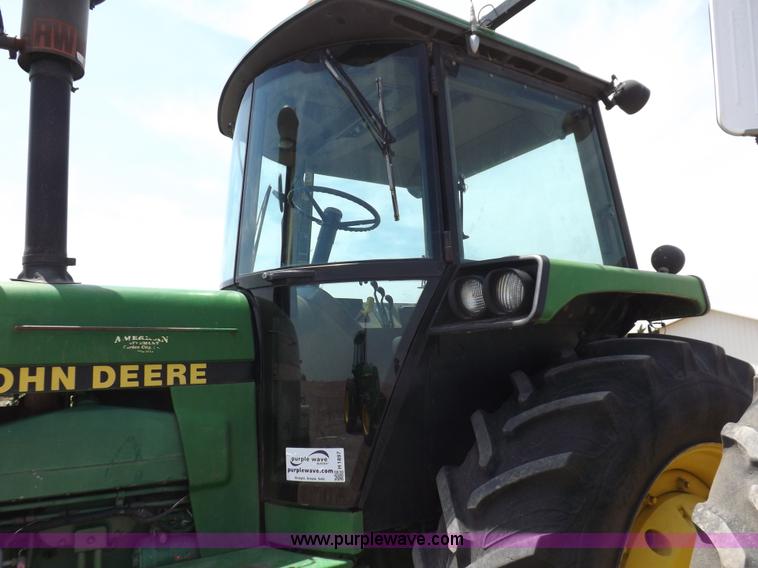 image for item H1897 1989 John Deere 4955 tractor