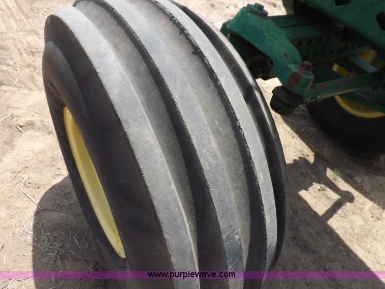 image for item H1897 1989 John Deere 4955 tractor