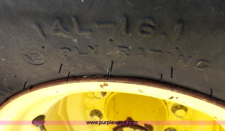 image for item H1897 1989 John Deere 4955 tractor