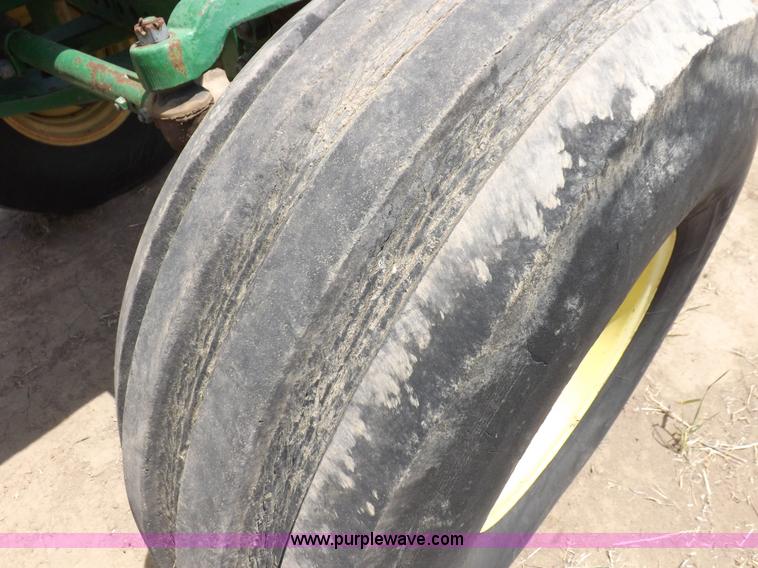 image for item H1897 1989 John Deere 4955 tractor