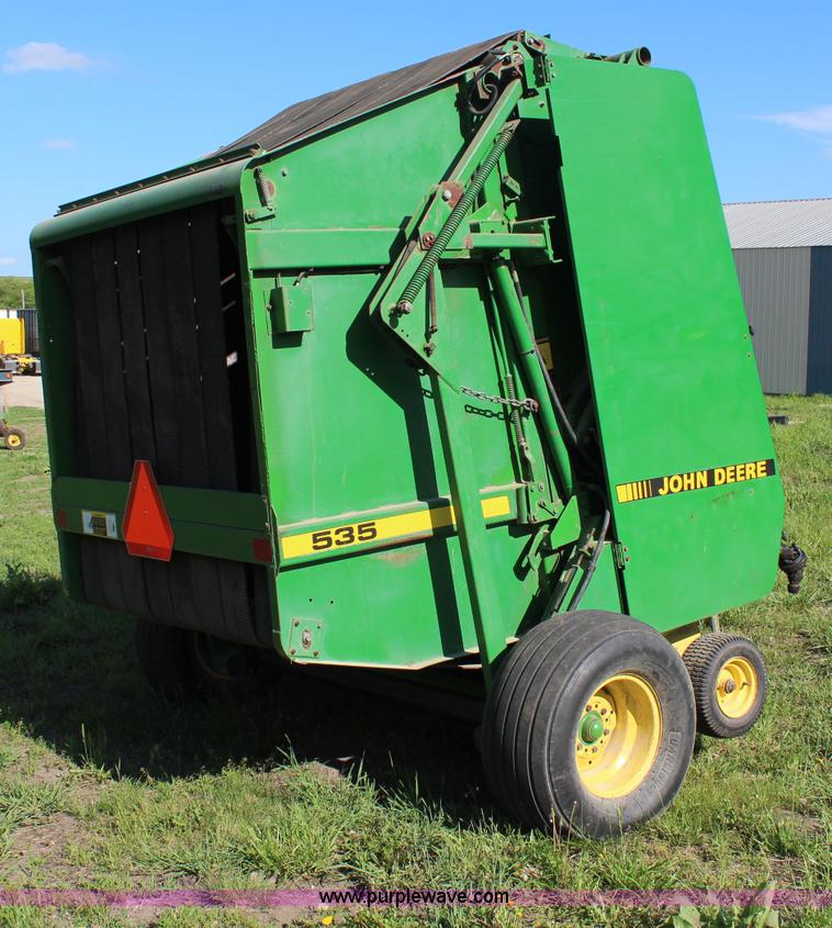 image for item H2528 1990 John Deere 535 round baler
