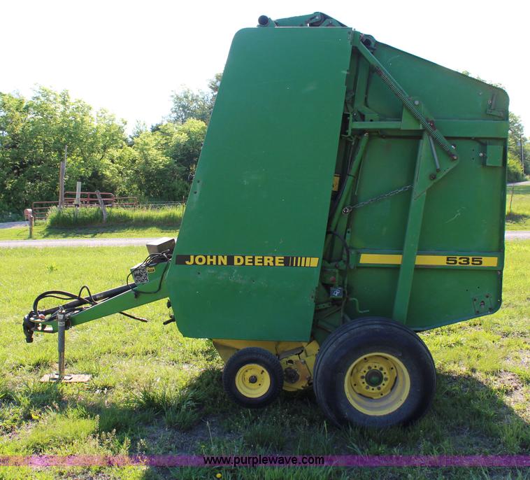 image for item H2528 1990 John Deere 535 round baler