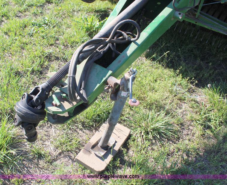 image for item H2528 1990 John Deere 535 round baler