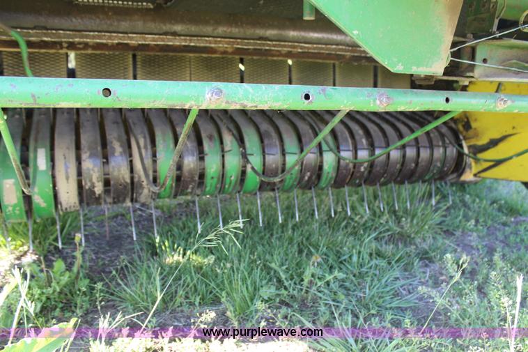 image for item H2528 1990 John Deere 535 round baler