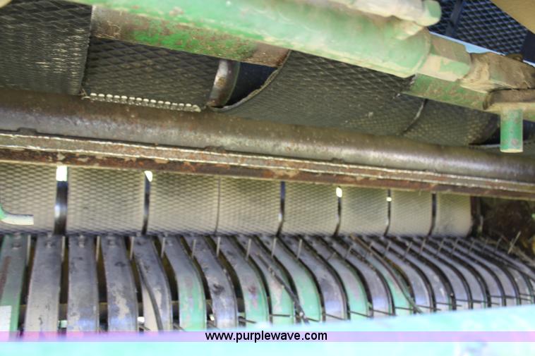 image for item H2528 1990 John Deere 535 round baler